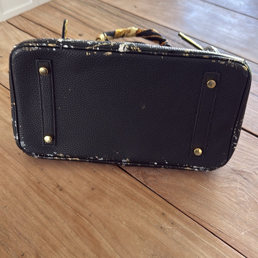 Custom painted Black and Gold Women's Handbag with lock closure - Picture 10 of 10